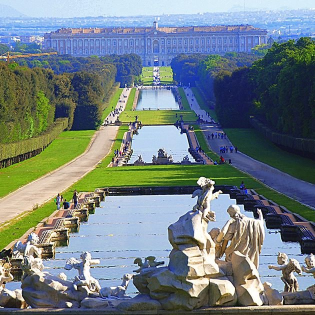 Reggia di Caserta, vista aerea al tramonto