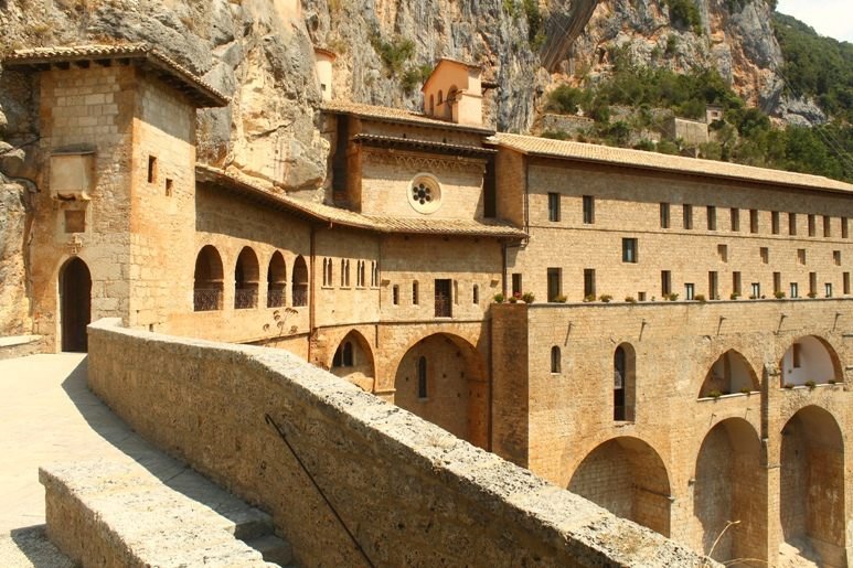 Monastero arroccato sulla roccia nella Valle dell'Aniene, Subiaco